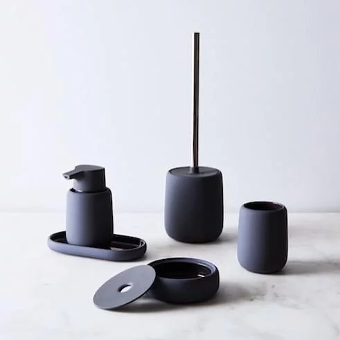 Bei uns findet ihr nicht nur wunderschöne Deko sondern auch Funktionales und Praktisches für Küche und Bad, tolle Geschenke und vieles mehr! Kommt vorbei und lasst euch inspirieren. 

#küche #bad #accesorios #kitchen #bathdecor #schöneszuhause  #schönerwohnen #lifestyle #deko #interiors #design #geschenkideen #conceptstores #shoplocal #halle #hallesaale #halleandersaale #salzstadthalle #verliebtinhalle