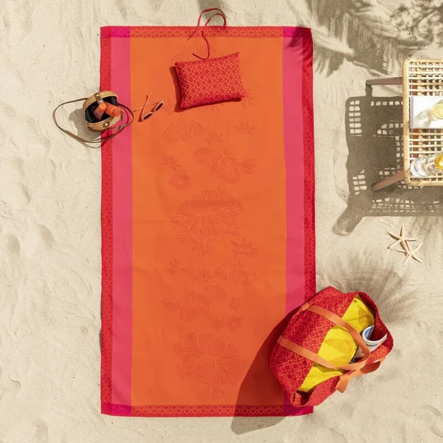 Puh 😅 Könnt ihr die Hitze im Urlaub genießen oder müsst ihr arbeiten? Egal, für den Ausflug ans Wasser haben wir tolle Strandtücher, Thermobehälter und vieles mehr. Kommt vorbei! 

#sommer #sonne #strand #urlaub #hitze #feierabend #summervibes #ausflug #meer #summerinthecity #handtuch #thermobecher #erfrischung #cool #conceptstore #shoplocal #halle #hallesaale #verliebtinhalle